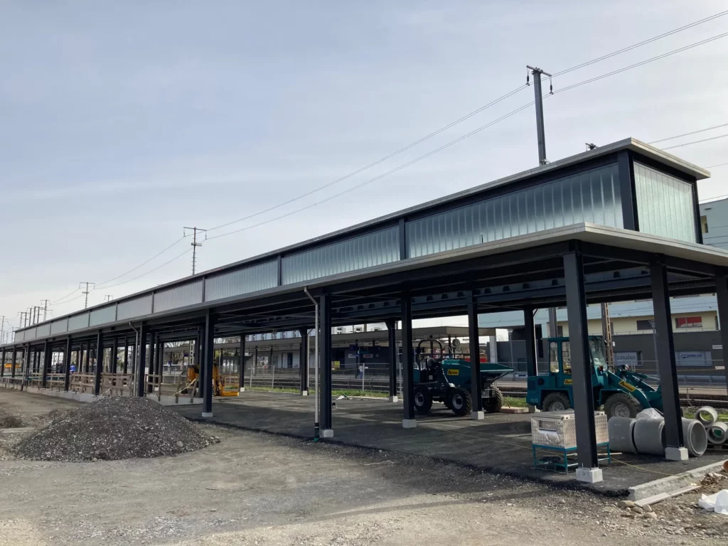 Ankunftshalle Bahnhof Ost – Foto 3